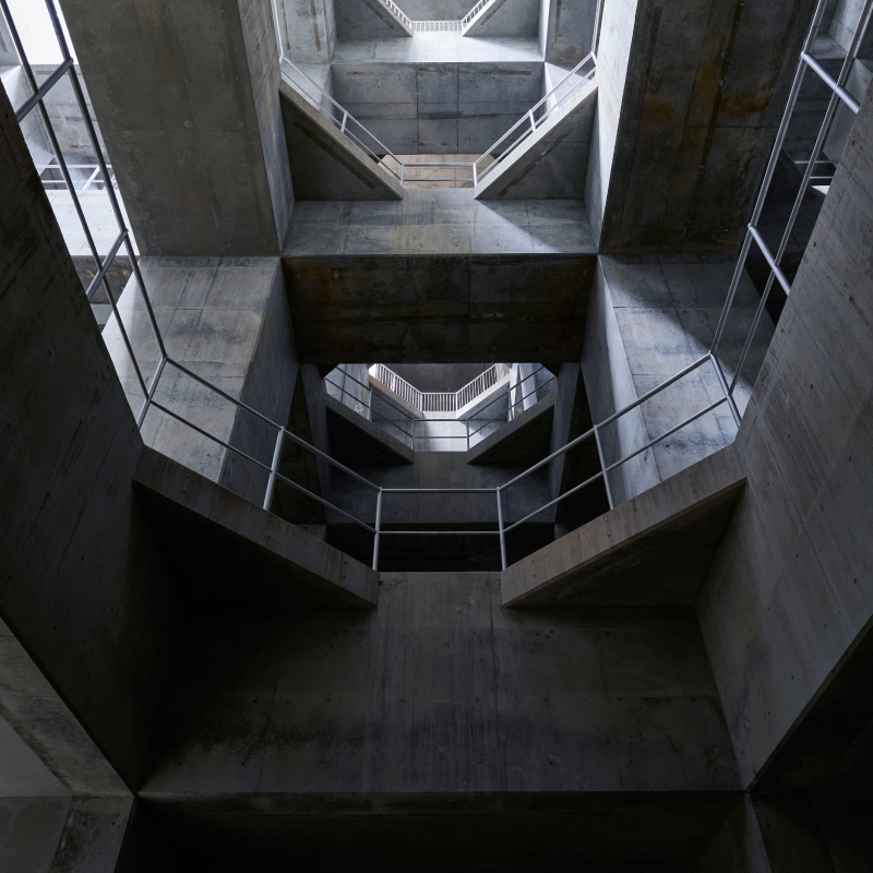 約9万㎥(25mプール約300杯分)が貯留可能な深さ約30mの地下箱式の調節池