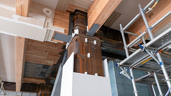 木造と鉄骨造の取り合い部分